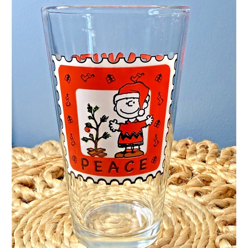 Peanuts Charlie Brown Christmas Tree Pint Glass 2012‎ Holiday Collectible USA